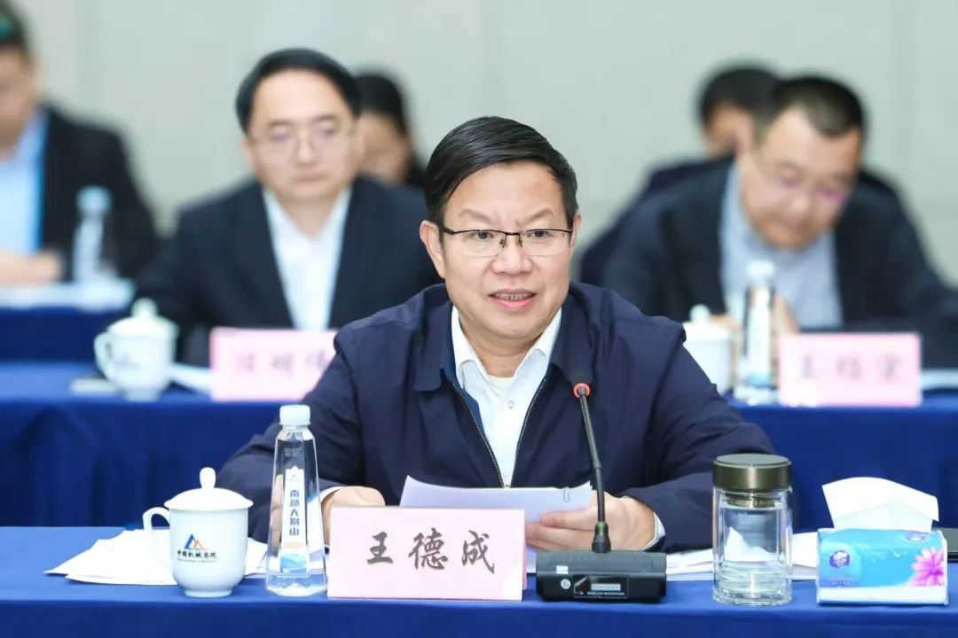 五糧液集團黨委副書記、副董事長、總經(jīng)理鄒濤一行到訪集團
